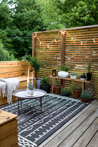 Top 4 Outdoor Rugs Perfect for Summertime