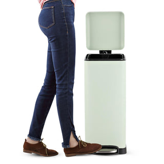 Betty Retro 30 Liters/8 Gallon Trash Can