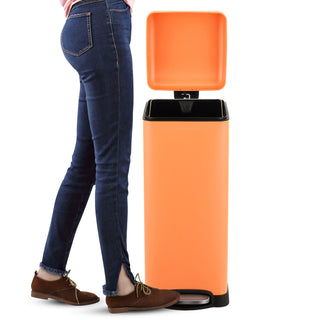 Betty Retro 30 Liters/8 Gallon Trash Can