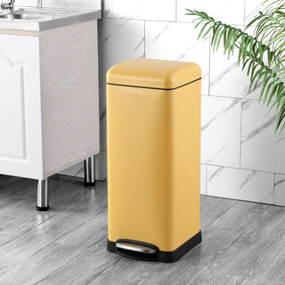 Betty Retro 30 Liters/8 Gallon Trash Can