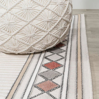 Well High-Low Modern Diamond Border Indoor/Outdoor Area Rug