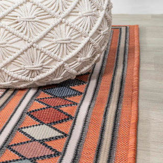 Well High-Low Modern Diamond Border Indoor/Outdoor Area Rug