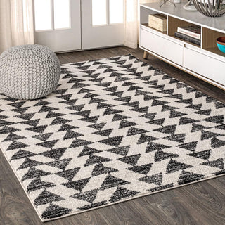 Tonga Aisha Moroccan Triangle Geometric Area Rug