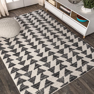 Tonga Aisha Moroccan Triangle Geometric Area Rug