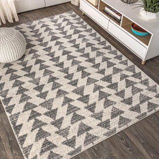 Tonga Aisha Moroccan Triangle Geometric Area Rug