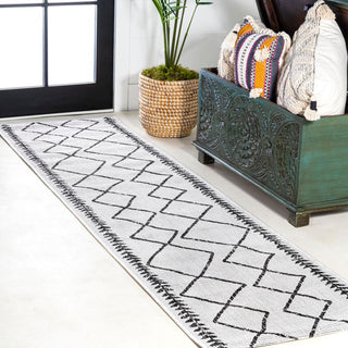 Gandra Derya Tribal Diamond Trellis Area Rug