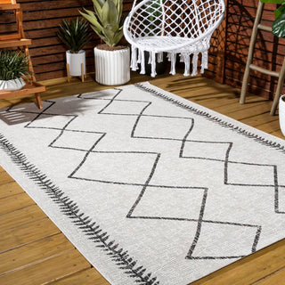 Gandra Derya Tribal Diamond Trellis Area Rug