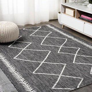 Gandra Derya Tribal Diamond Trellis Area Rug