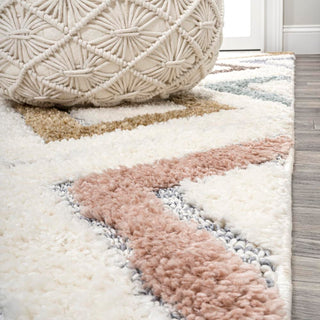 Maira Diamond Tribal High-low Area Rug