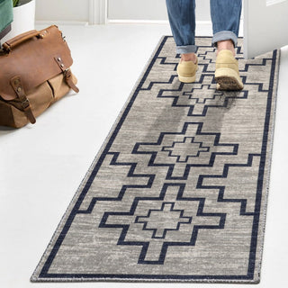 Townsend Minimalist Medallion Machine-washable Area Rug