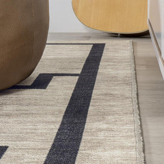 Townsend Minimalist Medallion Machine-washable Area Rug