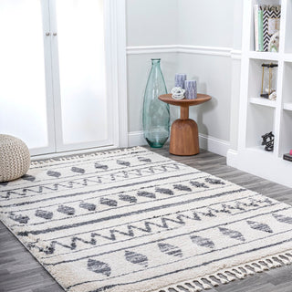 Pegoa aprox. 5 ft. x 8 ft. Area Rug